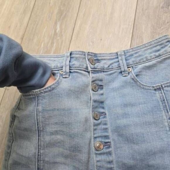 American Eagle Outfitters High Rise Light Blue Wash Stretch Jean Mini Skirt sz 2 - Picture 14 of 14
